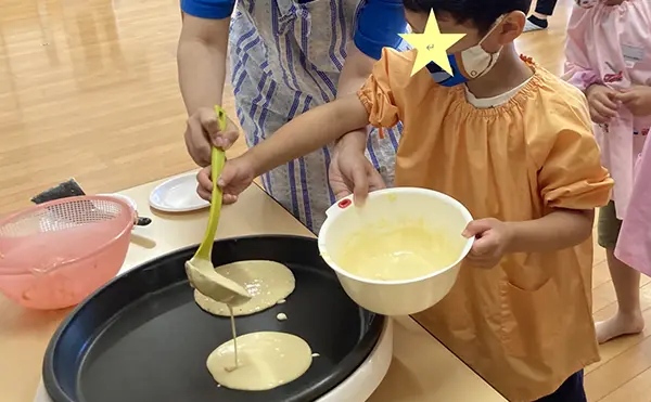 豊島区の雑司ヶ谷幼稚園｜文京区 新宿区の延長保育でパンケーキ作り